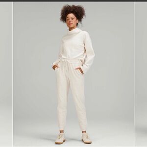 Lululemon Athletica Jogger Set (Sweater and Joggers) heathered white Opal size 6